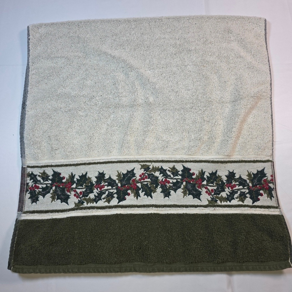 2 Santens Vtg Embroidered Christmas Holly Berry Bath Towels Green Cream USA